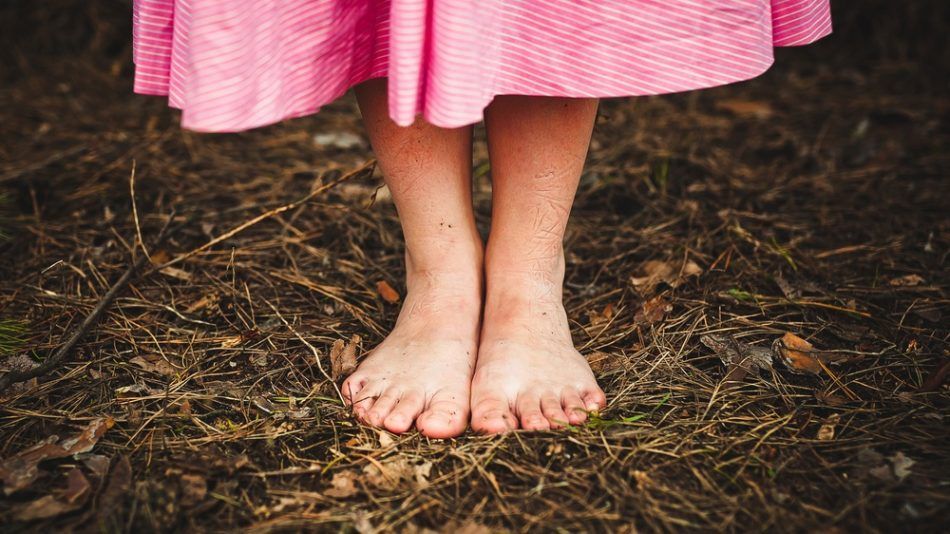 Jonge dame blote voeten Jonge dame blote voeten